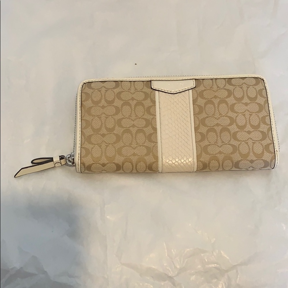 Classic white and cream coach wallet